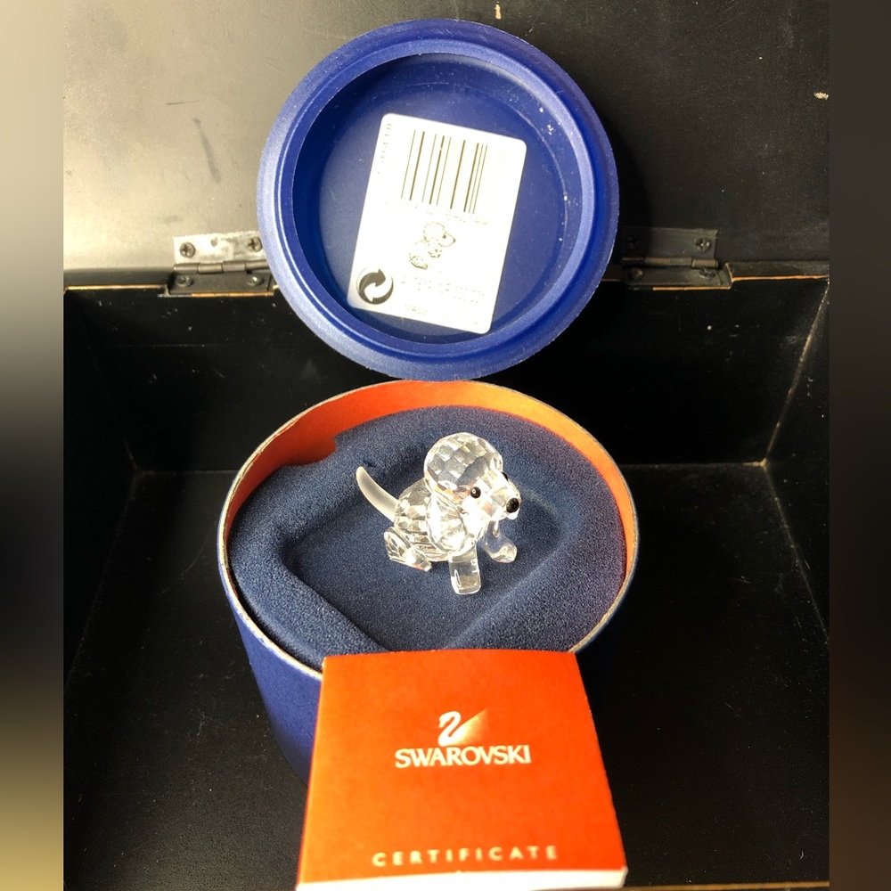 Swarovski Crystal Beagle Puppy Sitting Figurine 7619